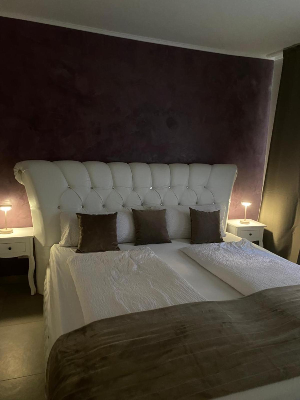 Sehr Grosse 5 Mit Garten Und Terasse Apartment Wiesbaden